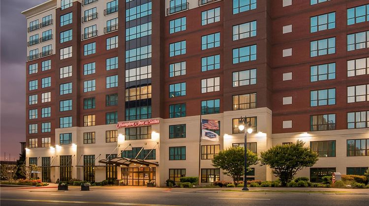 Hampton Inn & Suites National Harbor Exterior
