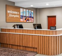 Hampton Inn & Suites National Harbor Lobby