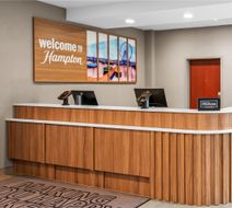 Hampton Inn & Suites National Harbor Lobby