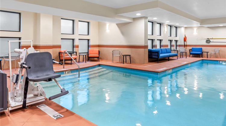 Hampton Inn & Suites National Harbor Pool