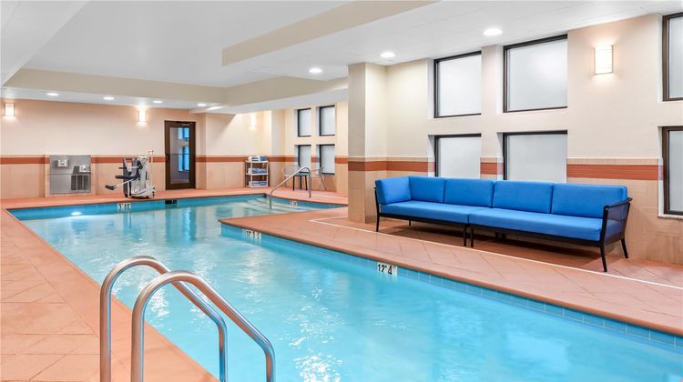 Hampton Inn & Suites National Harbor Pool