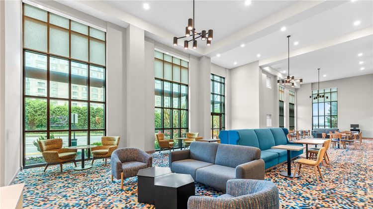 Hampton Inn & Suites National Harbor Lobby