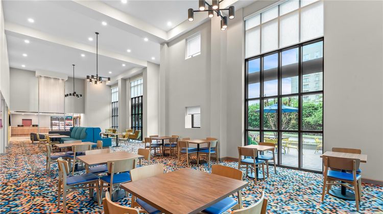 Hampton Inn & Suites National Harbor Restaurant