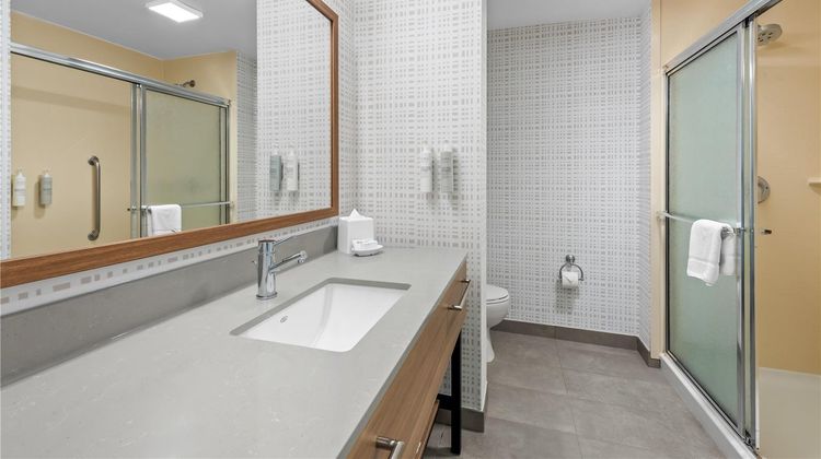 Hampton Inn & Suites National Harbor Room
