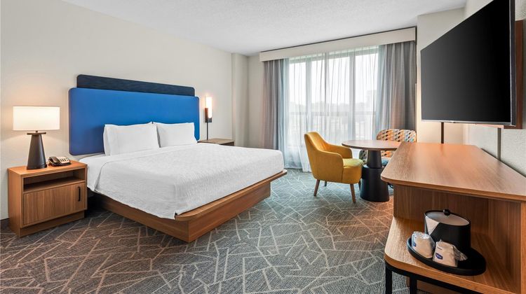 Hampton Inn & Suites National Harbor Room