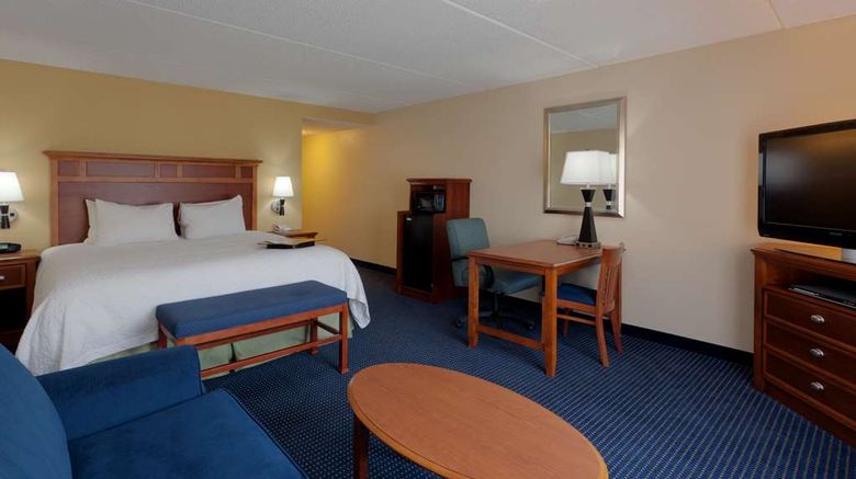 <b>Hampton Inn Warrenton Room</b>. Images powered by <a href="https://iceportal.shijigroup.com/" title="IcePortal" target="_blank">IcePortal</a>.