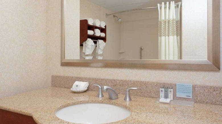 <b>Hampton Inn Warrenton Room</b>. Images powered by <a href="https://iceportal.shijigroup.com/" title="IcePortal" target="_blank">IcePortal</a>.