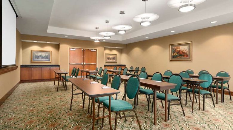 <b>Hampton Inn & Suites Central Meeting</b>. Images powered by <a href="https://iceportal.shijigroup.com/" title="IcePortal" target="_blank">IcePortal</a>.