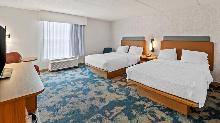 Hampton Inn & Suites Central Room