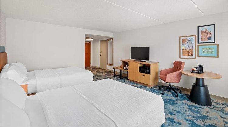 Hampton Inn & Suites Central Room