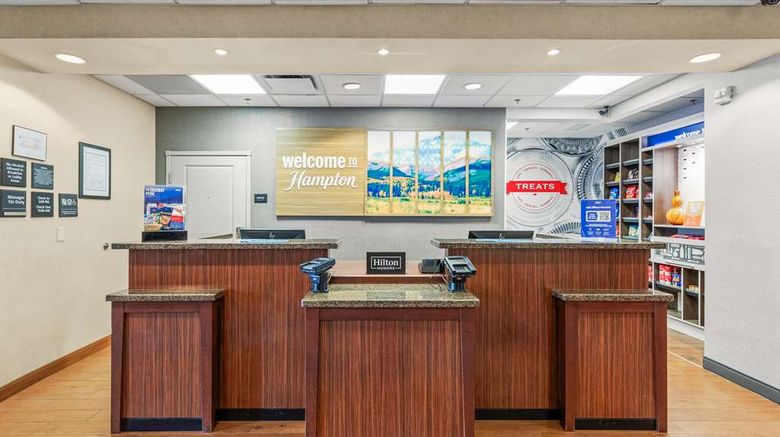 <b>Hampton Inn Denver Northeast Brighton Lobby</b>. Images powered by <a href="https://iceportal.shijigroup.com/" title="IcePortal" target="_blank">IcePortal</a>.