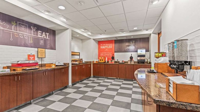 <b>Hampton Inn Denver Northeast Brighton Restaurant</b>. Images powered by <a href="https://iceportal.shijigroup.com/" title="IcePortal" target="_blank">IcePortal</a>.