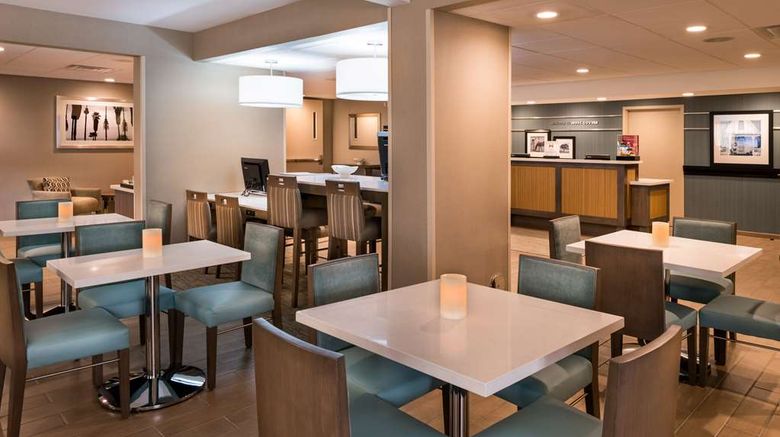 <b>Hampton Inn Los Angeles/West Covina Lobby</b>. Images powered by <a href="https://iceportal.shijigroup.com/" title="IcePortal" target="_blank">IcePortal</a>.