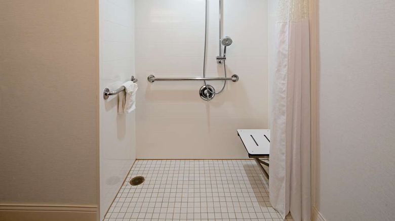 <b>Hampton Inn Los Angeles/West Covina Room</b>. Images powered by <a href="https://iceportal.shijigroup.com/" title="IcePortal" target="_blank">IcePortal</a>.