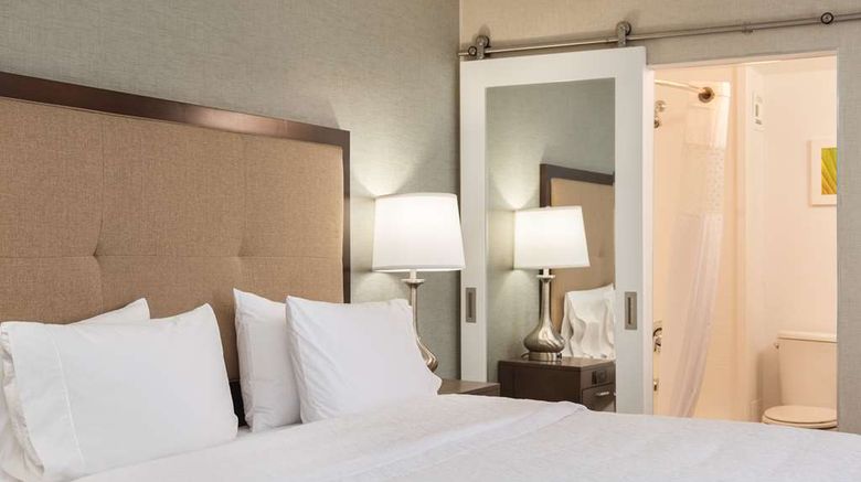 <b>Hampton Inn Los Angeles/West Covina Room</b>. Images powered by <a href="https://iceportal.shijigroup.com/" title="IcePortal" target="_blank">IcePortal</a>.