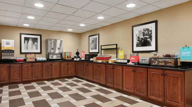 <b>Hampton Inn & Suites Enid Restaurant</b>. Images powered by <a href="https://iceportal.shijigroup.com/" title="IcePortal" target="_blank">IcePortal</a>.