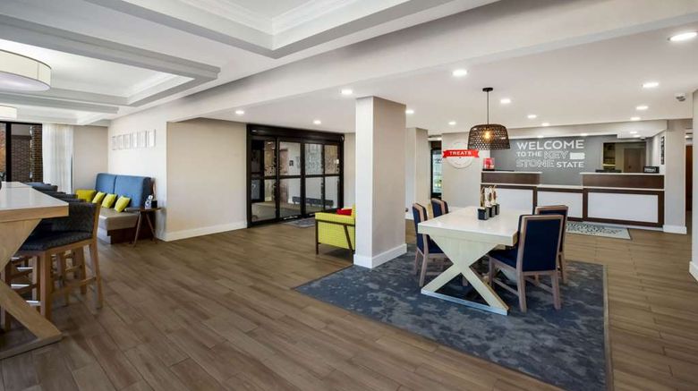 <b>Hampton Inn Willow Grove Lobby</b>. Images powered by <a href="https://iceportal.shijigroup.com/" title="IcePortal" target="_blank">IcePortal</a>.