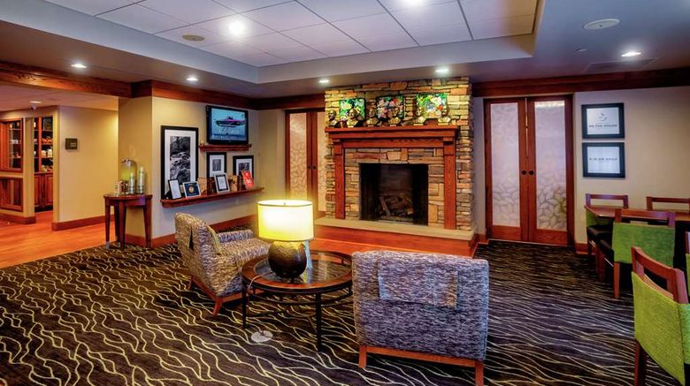 <b>Hampton Inn Wheeling Lobby</b>. Images powered by <a href="https://iceportal.shijigroup.com/" title="IcePortal" target="_blank">IcePortal</a>.
