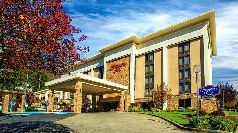 Hampton Inn Wheeling Exterior. Images powered by <a href="https://iceportal.shijigroup.com" target="_blank" rel="noopener">Ice Portal</a>.