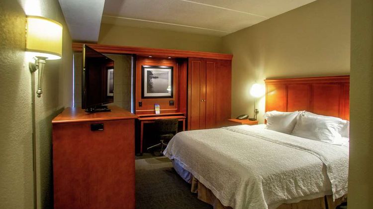 Hampton Inn Wheeling Room
