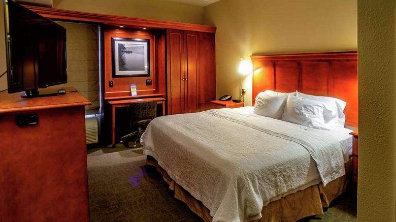 <b>Hampton Inn Wheeling Room</b>. Images powered by <a href="https://iceportal.shijigroup.com/" title="IcePortal" target="_blank">IcePortal</a>.