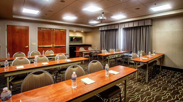 <b>Hampton Inn Wheeling Meeting</b>. Images powered by <a href="https://iceportal.shijigroup.com/" title="IcePortal" target="_blank">IcePortal</a>.
