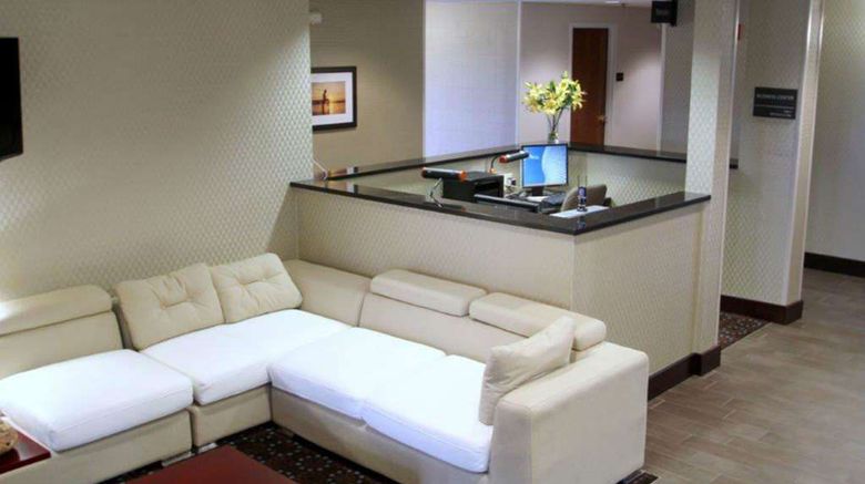 <b>Hampton Inn Williamston Lobby</b>. Images powered by <a href="https://iceportal.shijigroup.com/" title="IcePortal" target="_blank">IcePortal</a>.