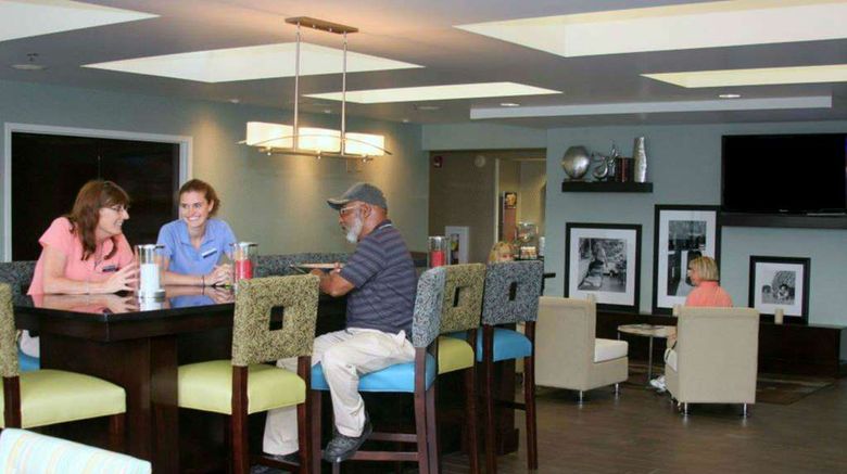 <b>Hampton Inn Williamston Restaurant</b>. Images powered by <a href="https://iceportal.shijigroup.com/" title="IcePortal" target="_blank">IcePortal</a>.