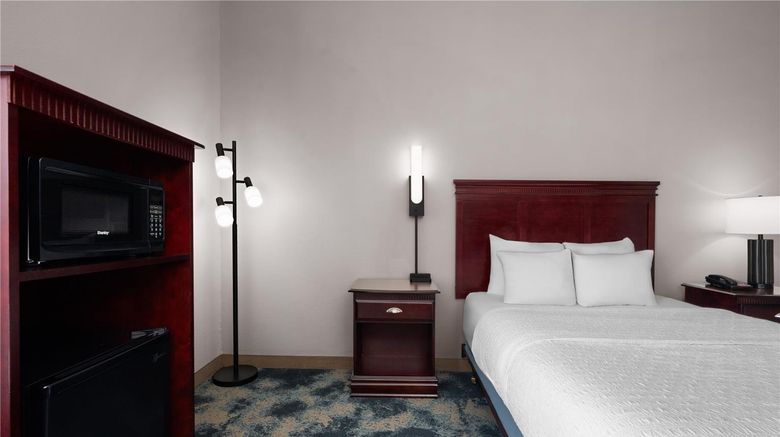 <b>Hampton Inn Winfield/Teays Valley Room</b>. Images powered by <a href="https://iceportal.shijigroup.com/" title="IcePortal" target="_blank">IcePortal</a>.