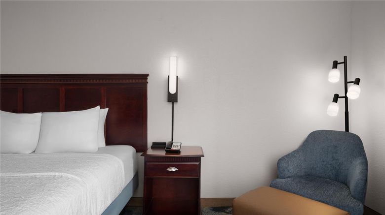 <b>Hampton Inn Winfield/Teays Valley Room</b>. Images powered by <a href="https://iceportal.shijigroup.com/" title="IcePortal" target="_blank">IcePortal</a>.