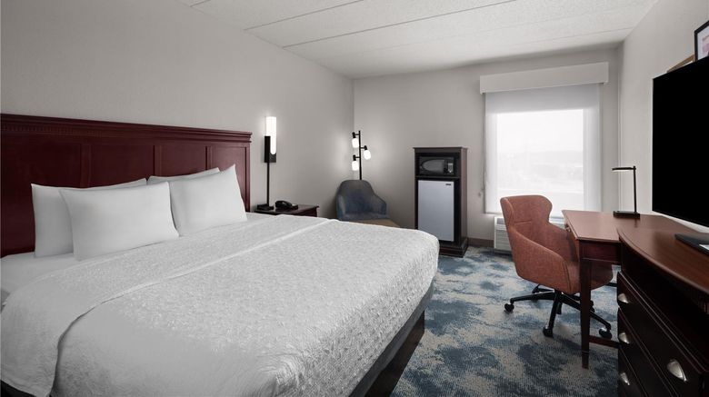 <b>Hampton Inn Winfield/Teays Valley Room</b>. Images powered by <a href="https://iceportal.shijigroup.com/" title="IcePortal" target="_blank">IcePortal</a>.
