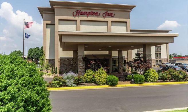 Hampton Inn University/Mall Area Exterior