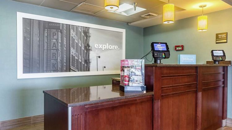 Hampton Inn University/Mall Area Lobby