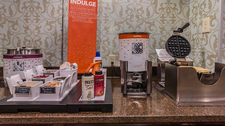 <b>Hampton Inn University/Mall Area Restaurant</b>. Images powered by <a href="https://iceportal.shijigroup.com/" title="IcePortal" target="_blank">IcePortal</a>.