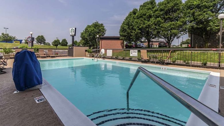 <b>Hampton Inn University/Mall Area Pool</b>. Images powered by <a href="https://iceportal.shijigroup.com/" title="IcePortal" target="_blank">IcePortal</a>.