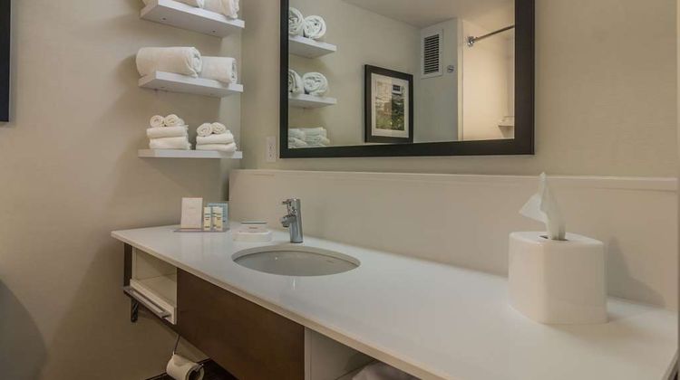 Hampton Inn University/Mall Area Room