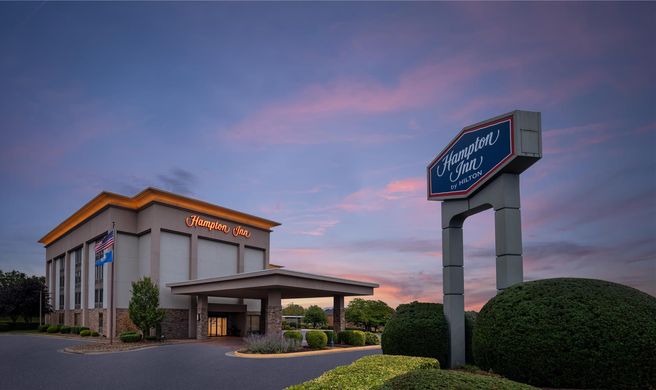 Hampton Inn University/Mall Area Exterior