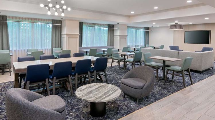 Hampton Inn Hartford/Airport Lobby