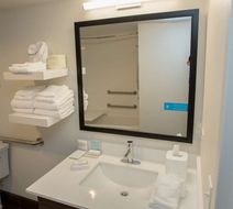 Hampton Inn Wooster Room