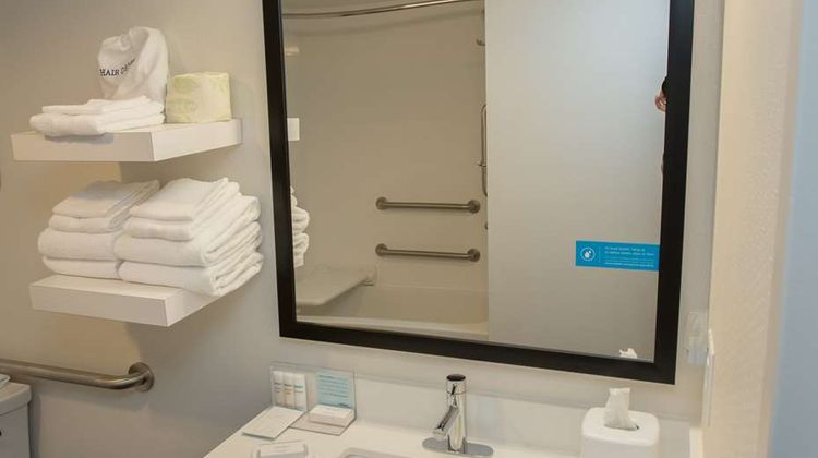 Hampton Inn Wooster Room