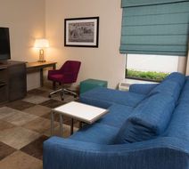 Hampton Inn Wooster Room