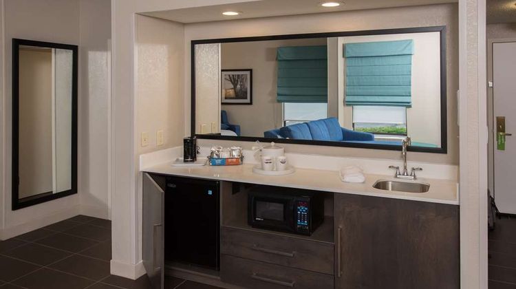 Hampton Inn Wooster Room