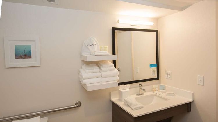 Hampton Inn Wooster Room