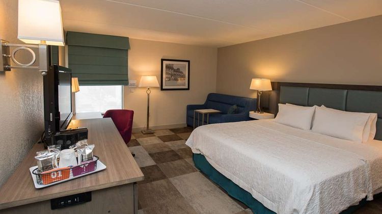Hampton Inn Wooster Room
