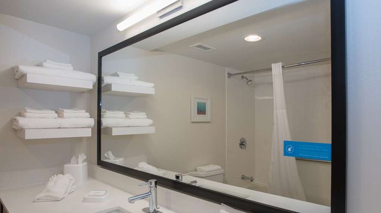 Hampton Inn Wooster Room