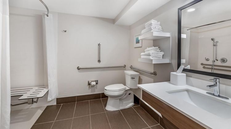 Hampton Inn Wooster Room