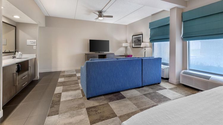 Hampton Inn Wooster Room
