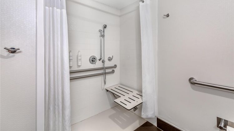 Hampton Inn Wooster Room