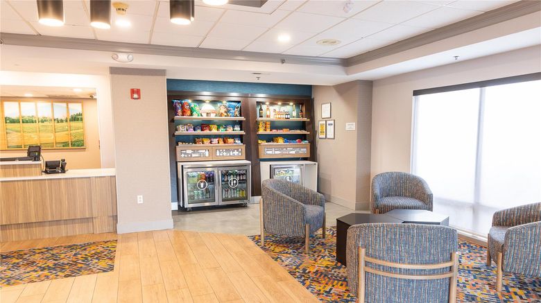 <b>Hampton Inn Williamsport Downtown Lobby</b>. Images powered by <a href="https://iceportal.shijigroup.com/" title="IcePortal" target="_blank">IcePortal</a>.