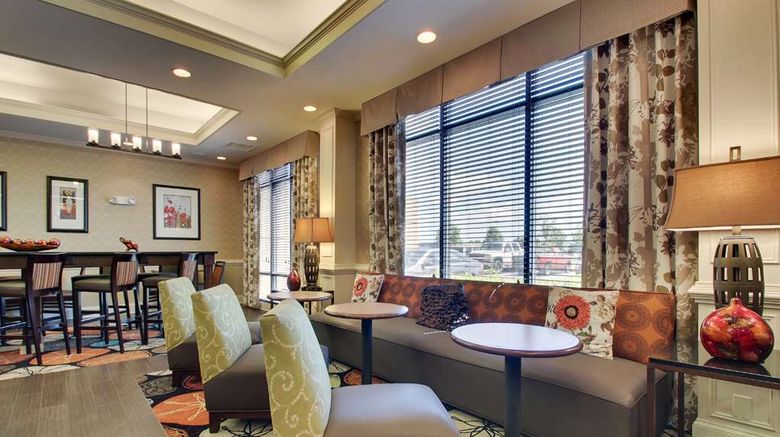 <b>Hampton Inn Warner Robins Lobby</b>. Images powered by <a href="https://iceportal.shijigroup.com/" title="IcePortal" target="_blank">IcePortal</a>.